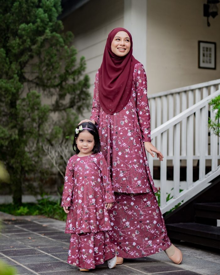 Baju Kurung Pahang Laura Printed Kids - Kesuma Burgundy - Image 5