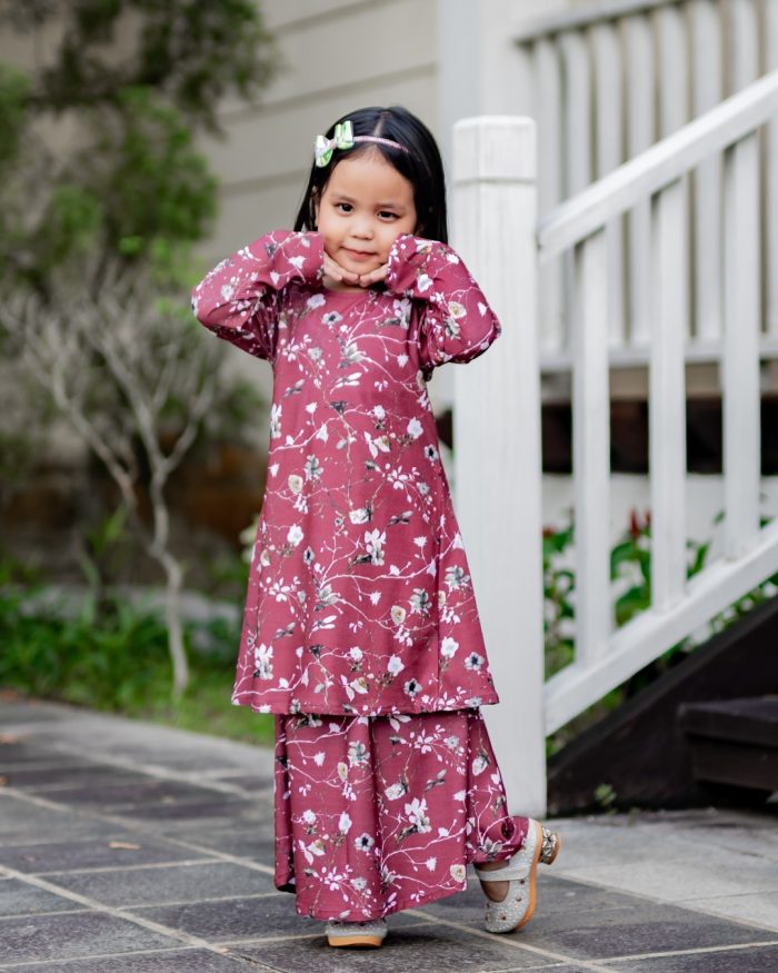 Baju Kurung Pahang Laura Printed Kids - Kesuma Burgundy - Image 3