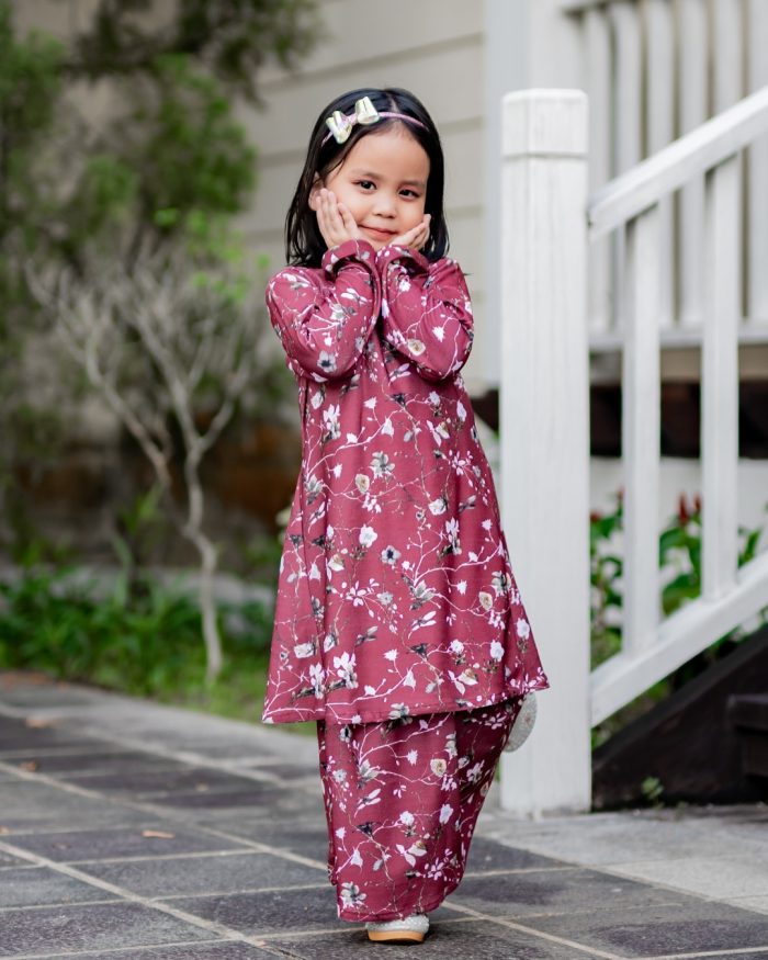 Baju Kurung Pahang Laura Printed Kids - Kesuma Burgundy - Image 2