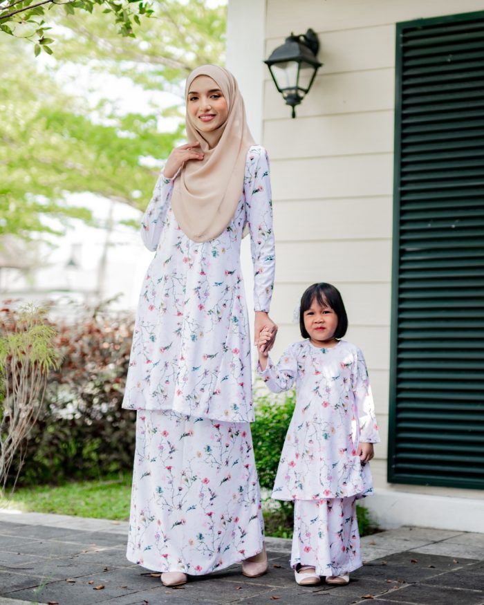 Baju Kurung Pahang Laura Printed Kids - Kesuma Snow - Image 4