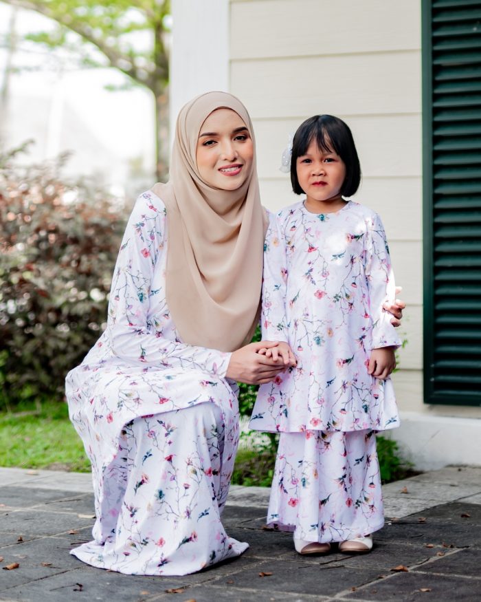 Baju Kurung Pahang Laura Printed Kids - Kesuma Snow - Image 3