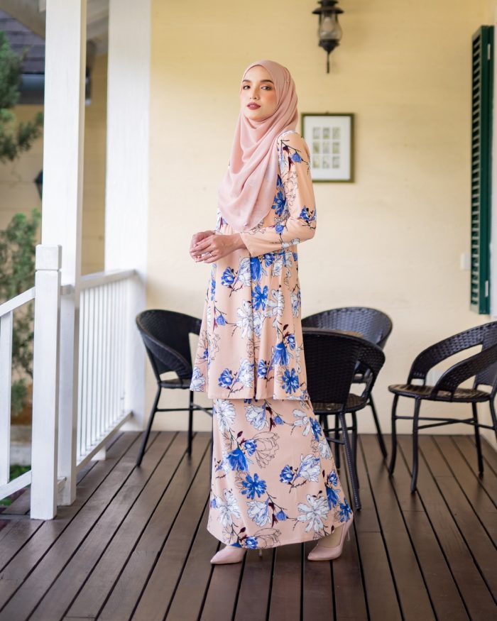 Baju Kurung Pahang Laura Printed - Lily Puff Peach - Image 3