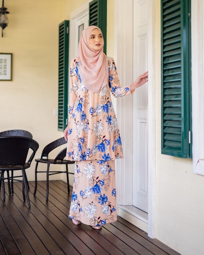 Baju Kurung Pahang Laura Printed - Lily Puff Peach - Image 2