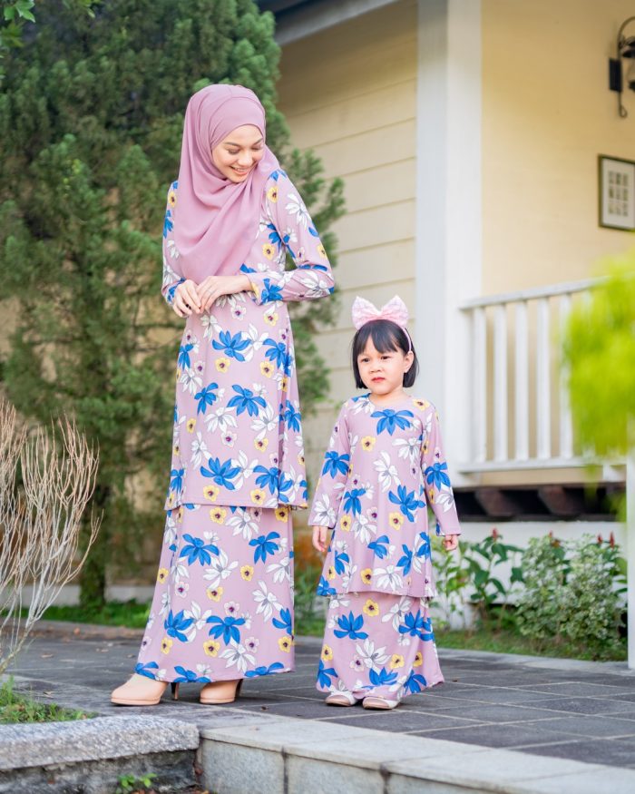 Baju Kurung Pahang Laura Printed - Seroja Candy Mauve - Image 6