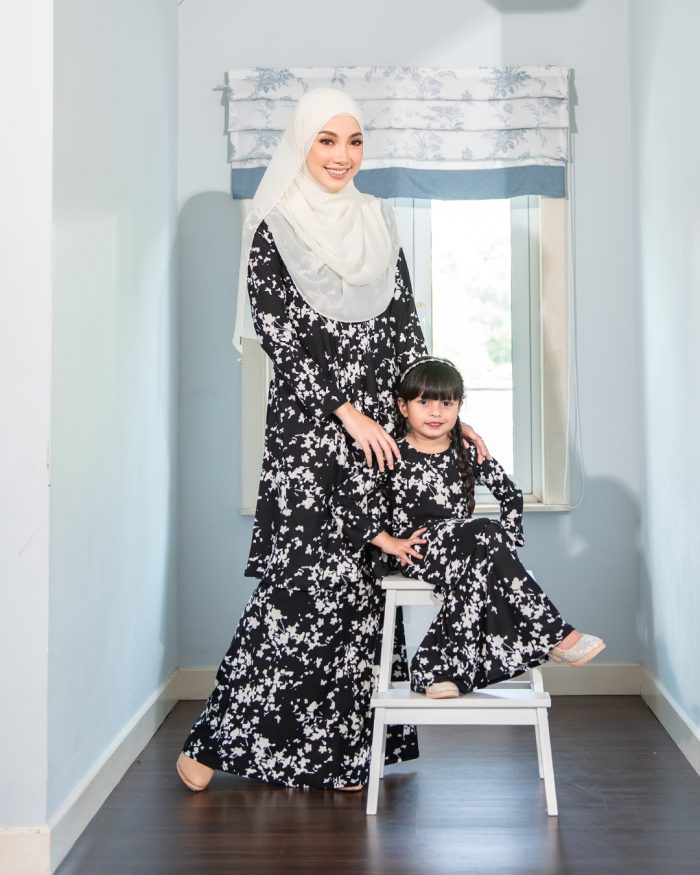 Baju Kurung Pahang Laura Printed - Ebony Black - Image 6