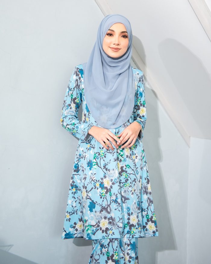 Baju Kurung Pahang Laura Printed - Azalea Blue - Image 4