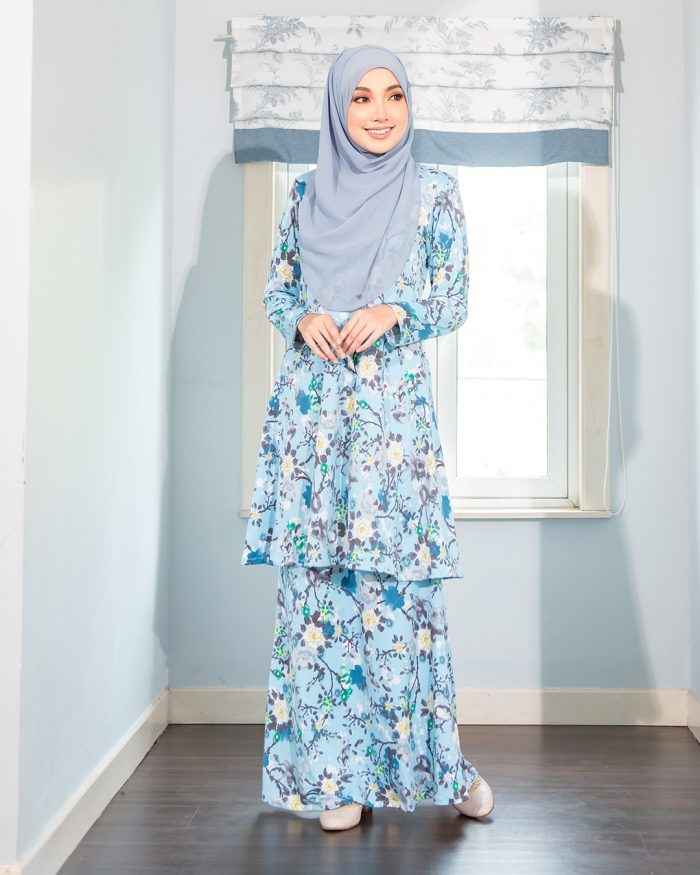 Baju Kurung Pahang Laura Printed - Azalea Blue - Image 3