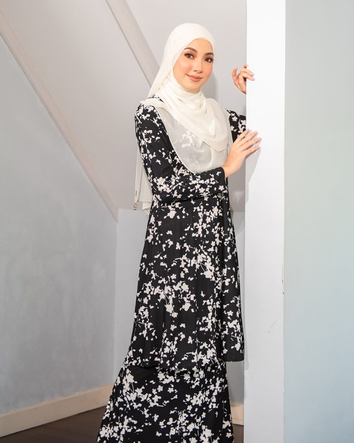 Baju Kurung Pahang Laura Printed - Ebony Black - Image 4