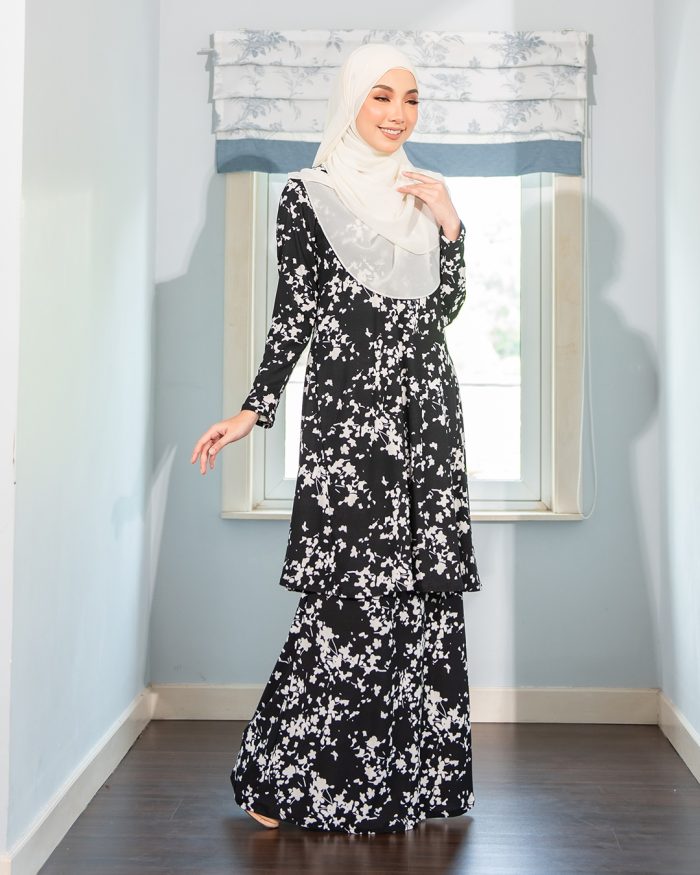 Baju Kurung Pahang Laura Printed - Ebony Black - Image 3