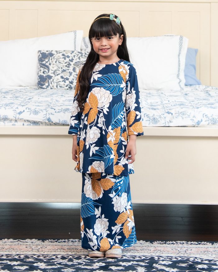 Baju Kurung Pahang Laura Printed Kids – Chicago Blue - Image 3