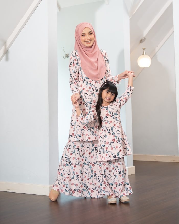 Baju Kurung Pahang Laura Printed Kids – Lemonade Pink - Image 6