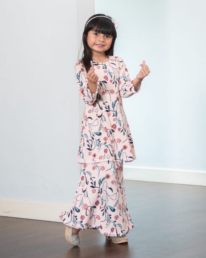 Baju Kurung Pahang Laura Printed Kids – Lemonade Pink - Image 2