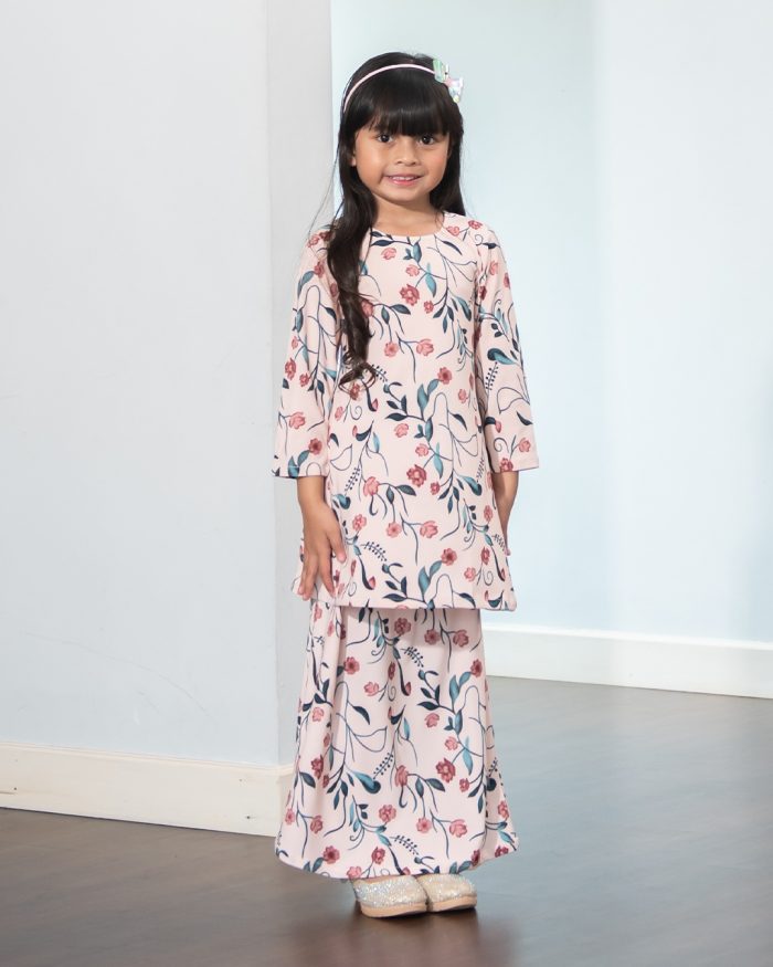 Baju Kurung Pahang Laura Printed Kids – Lemonade Pink - Image 3