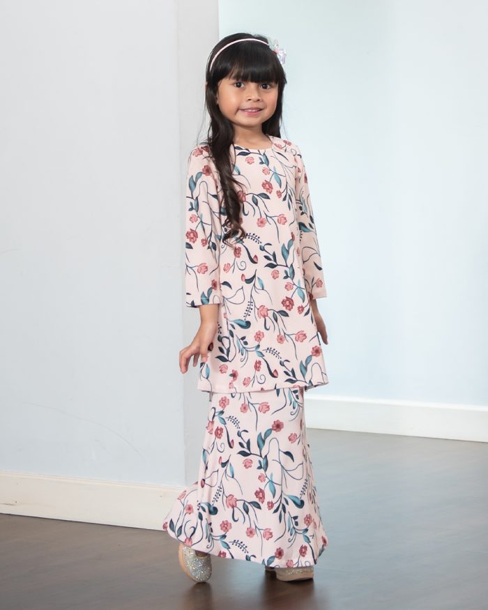 Baju Kurung Pahang Laura Printed Kids – Lemonade Pink - Image 4