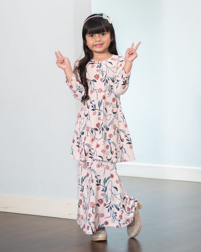 Baju Kurung Pahang Laura Printed Kids – Lemonade Pink - Image 5