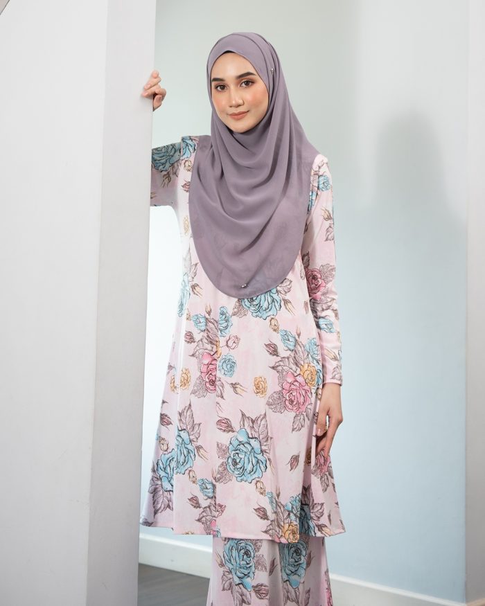 Baju Kurung Pahang Laura Printed – Mawar Pinky - Image 3