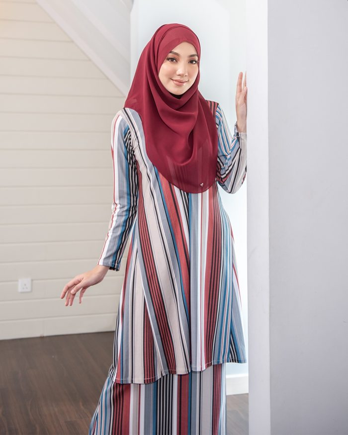 Baju Kurung Pahang Laura Printed – Stripes Maroon - Image 4