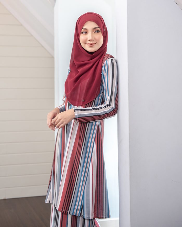 Baju Kurung Pahang Laura Printed – Stripes Maroon - Image 5