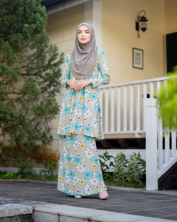 Baju Kurung Pahang Laura Printed - Seroja Sage Green - Image 3