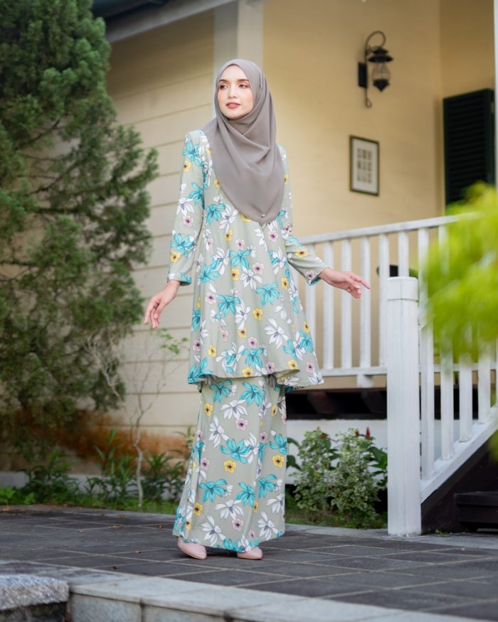 Baju Kurung Pahang Laura Printed - Seroja Sage Green