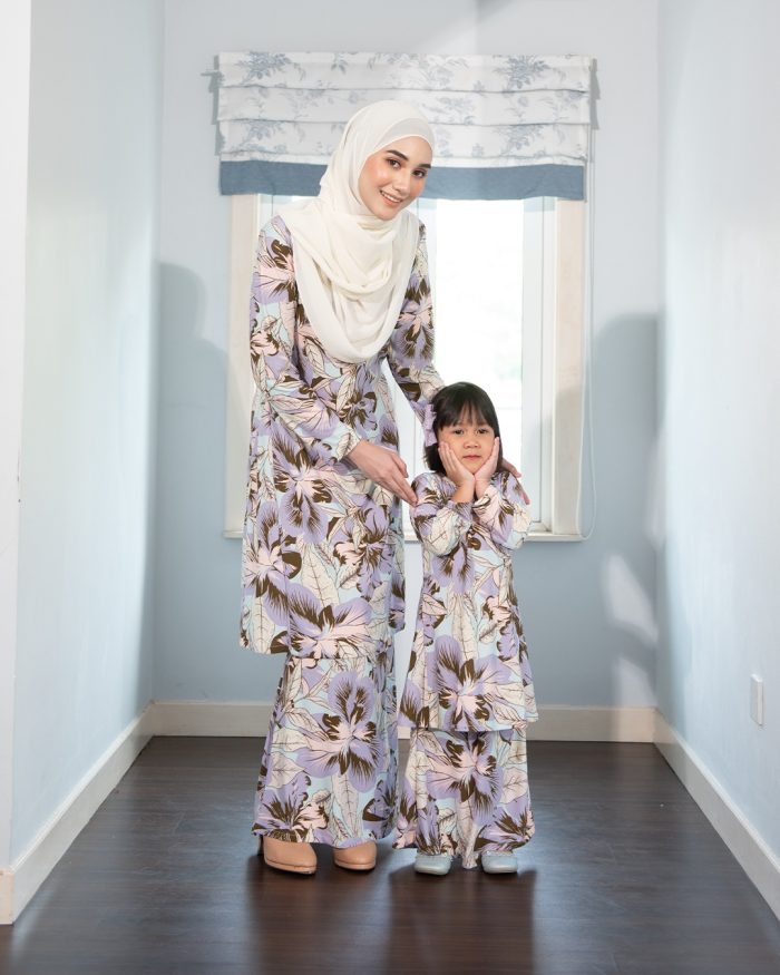 Baju Kurung Pahang Laura Printed - Daffodil Iris - Image 7