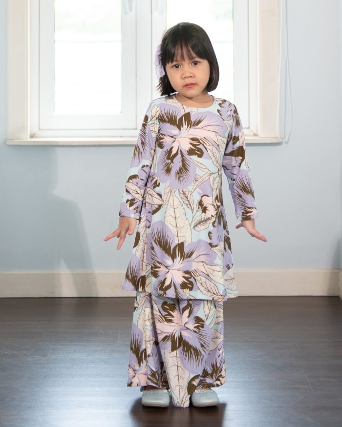 Baju Kurung Pahang Laura Printed Kids – Daffodil Iris - Image 3