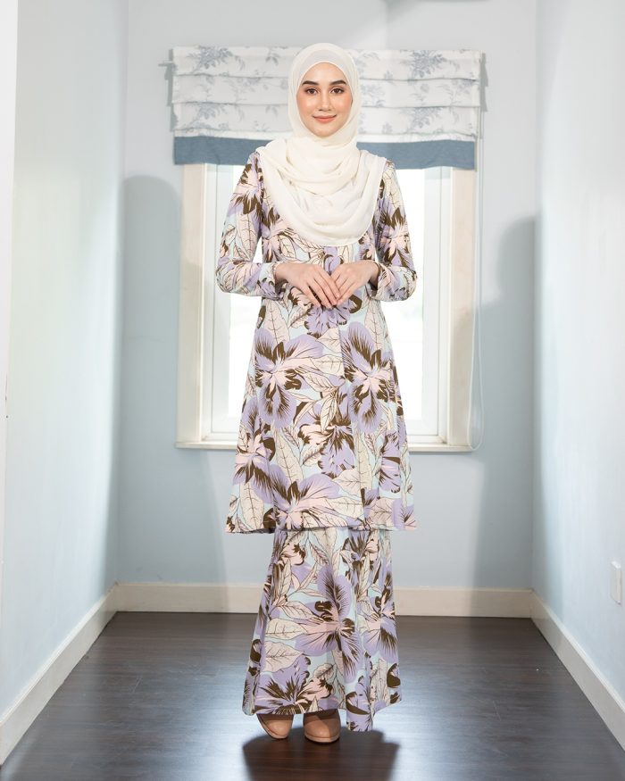 Baju Kurung Pahang Laura Printed - Daffodil Iris - Image 3