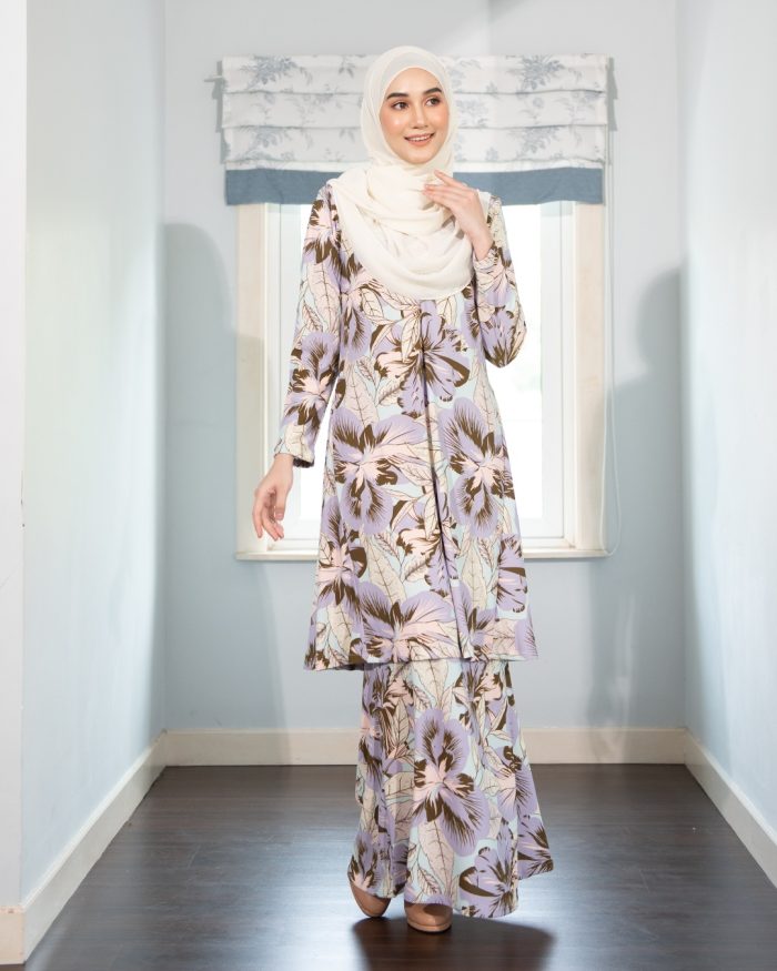 Baju Kurung Pahang Laura Printed - Daffodil Iris - Image 2