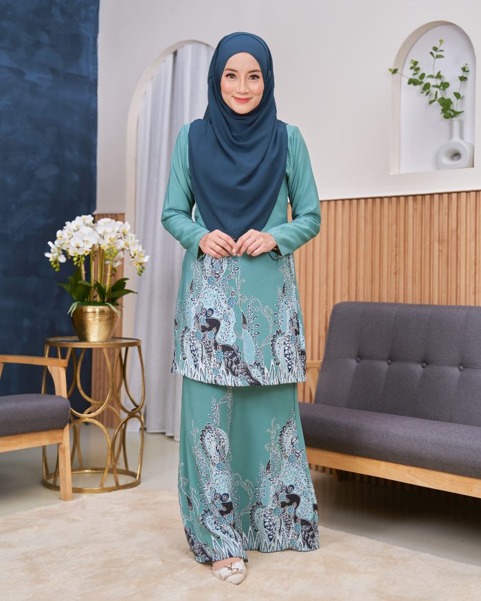 Baju Kurung Moden Batik Sultanah - Mariana Fern Green - Image 3