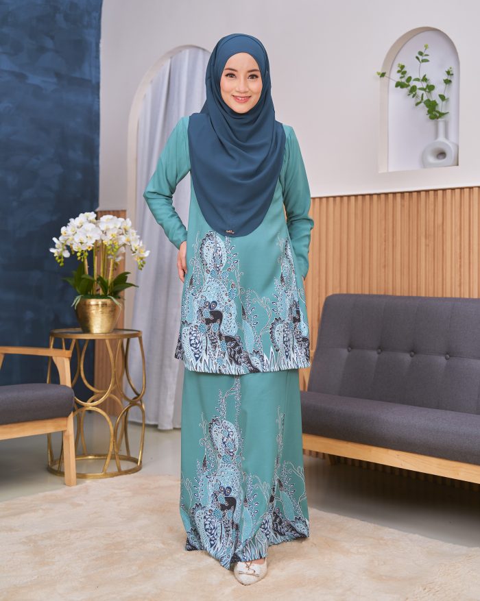 Baju Kurung Moden Batik Sultanah - Mariana Fern Green - Image 4