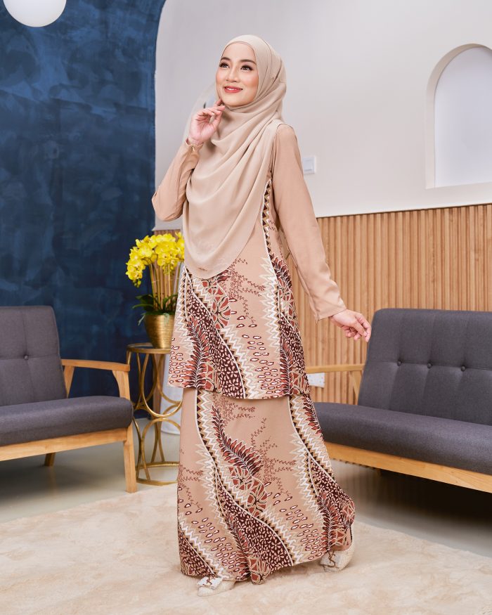 Baju Kurung Moden Batik Sultanah - Ombak Light Brown - Image 4