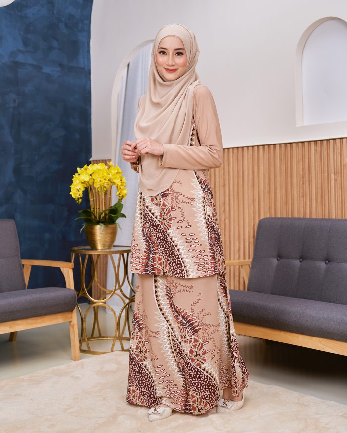 Baju Kurung Moden Batik Sultanah - Ombak Light Brown - Image 3