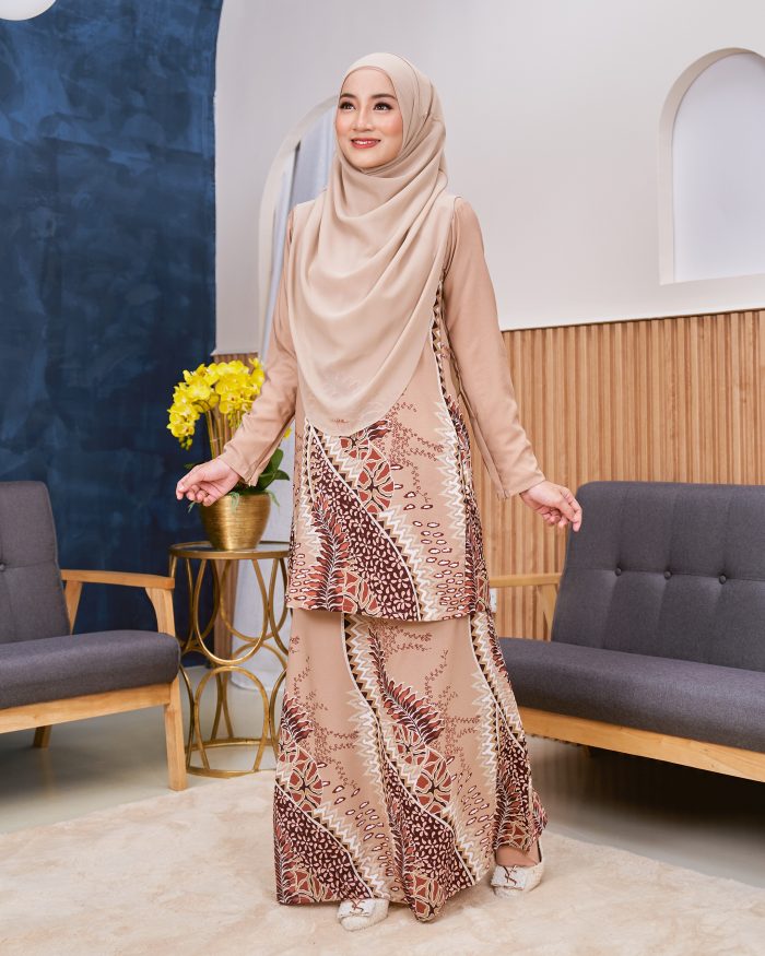 Baju Kurung Moden Batik Sultanah - Ombak Light Brown - Image 2