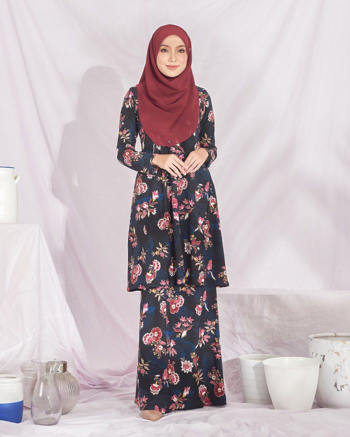 Baju Kurung Pahang Laura Printed – Black Aquilecia