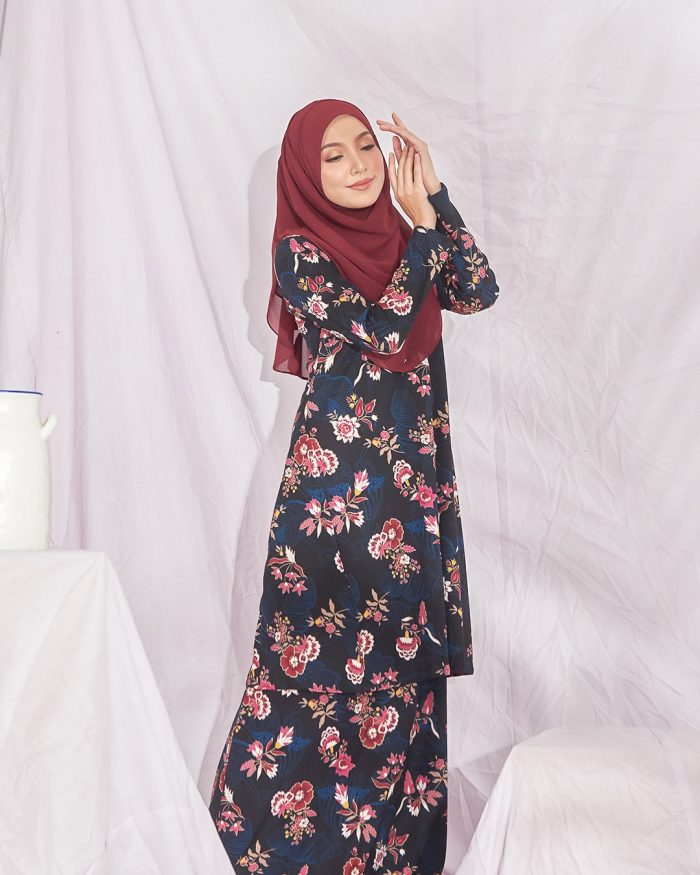 Baju Kurung Pahang Laura Printed – Black Aquilecia - Image 4