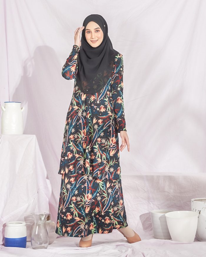 Baju Kurung Pahang Laura Printed – Black Daylily