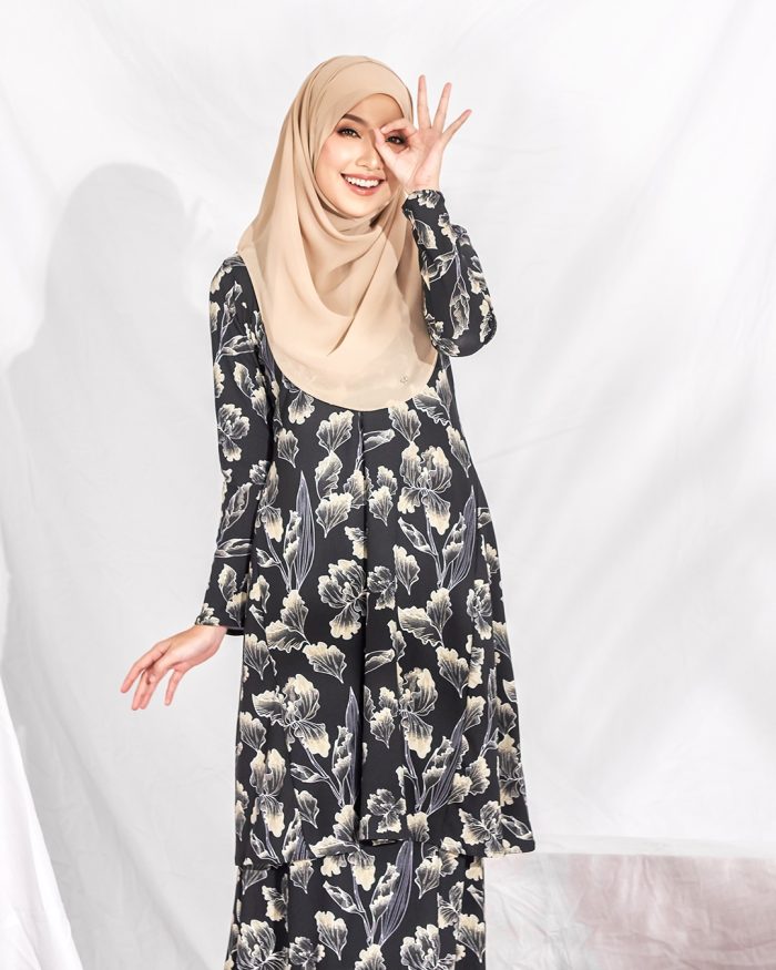 Baju Kurung Pahang Laura Printed – Black Iris - Image 4