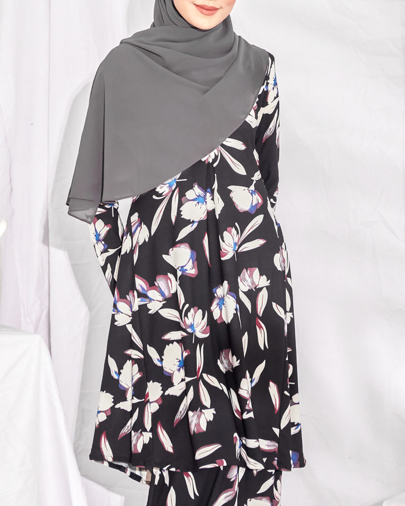 Baju Kurung Pahang Laura Printed Black Petals Kualiti Designer