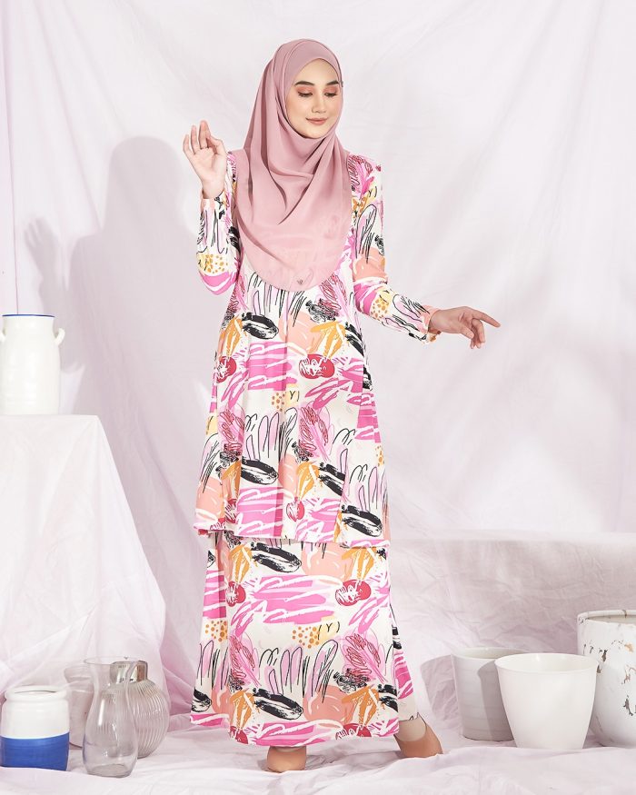 Baju Kurung Pahang Laura Printed – Carmine Pink - Image 5