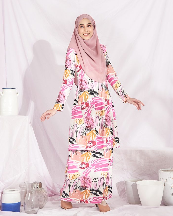 Baju Kurung Pahang Laura Printed – Carmine Pink