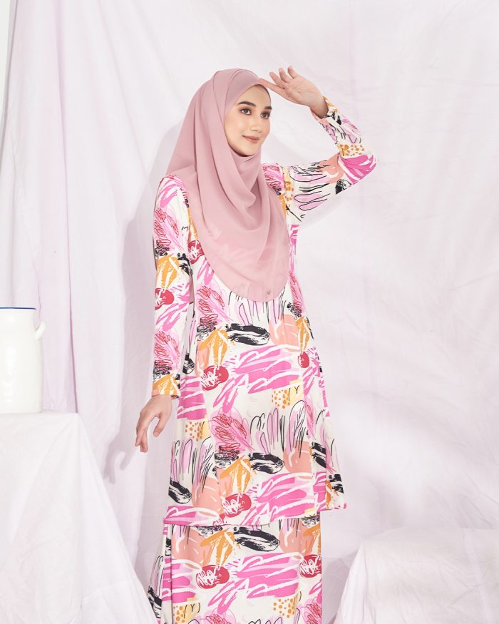 Baju Kurung Pahang Laura Printed – Carmine Pink - Image 6