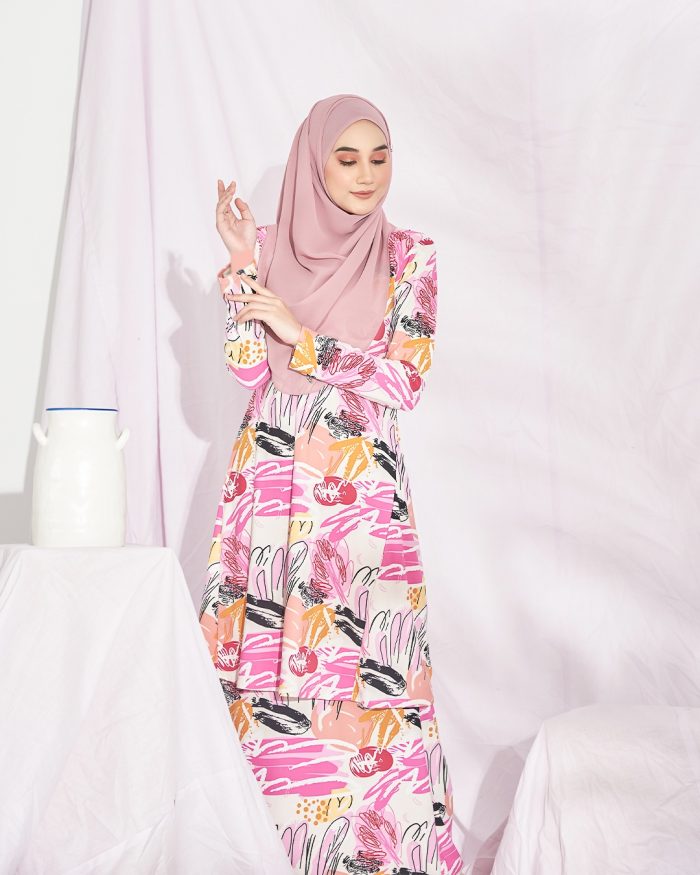 Baju Kurung Pahang Laura Printed – Carmine Pink - Image 2
