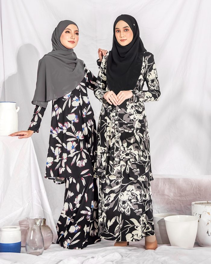 Baju Kurung Pahang Laura Printed – Black Petals - Image 5