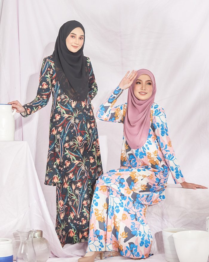 Baju Kurung Pahang Laura Printed – Black Daylily - Image 5