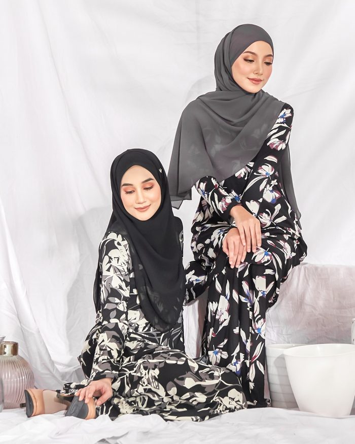 Baju Kurung Pahang Laura Printed – Black Petals - Image 6