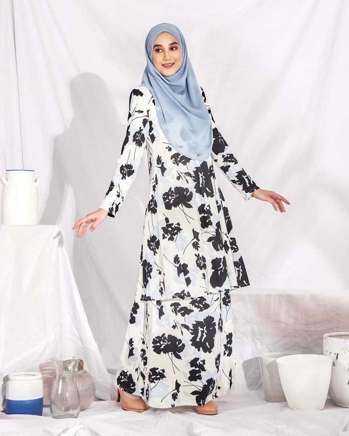 Baju Kurung Pahang Laura Printed – Haze Blush - Image 4