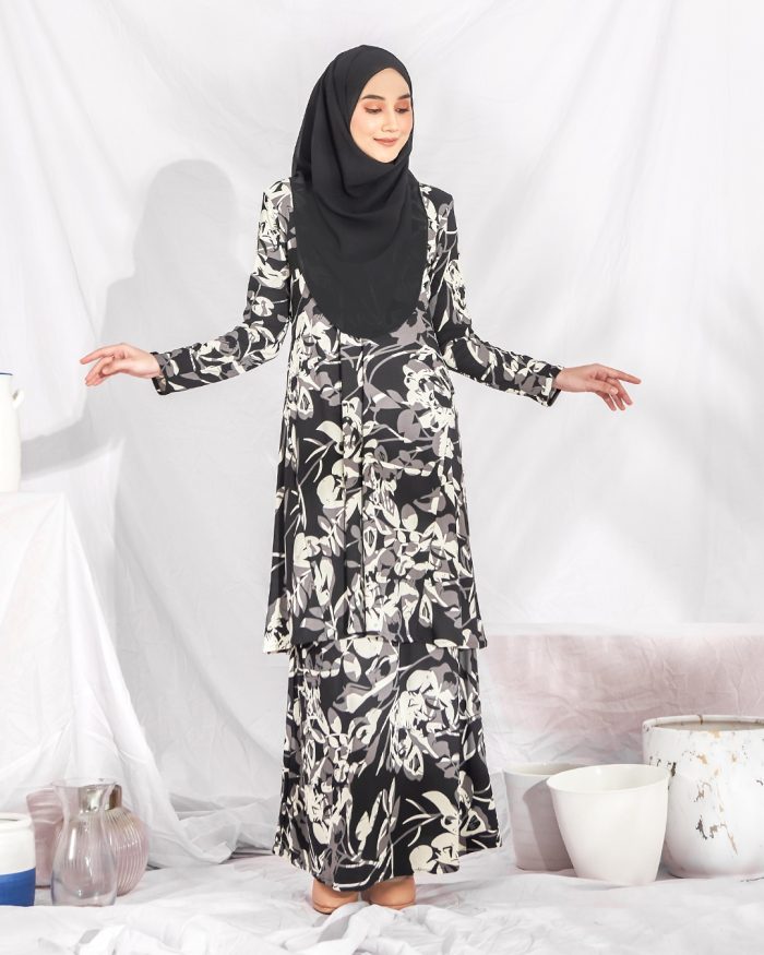 Baju Kurung Pahang Laura Printed – Matte Black