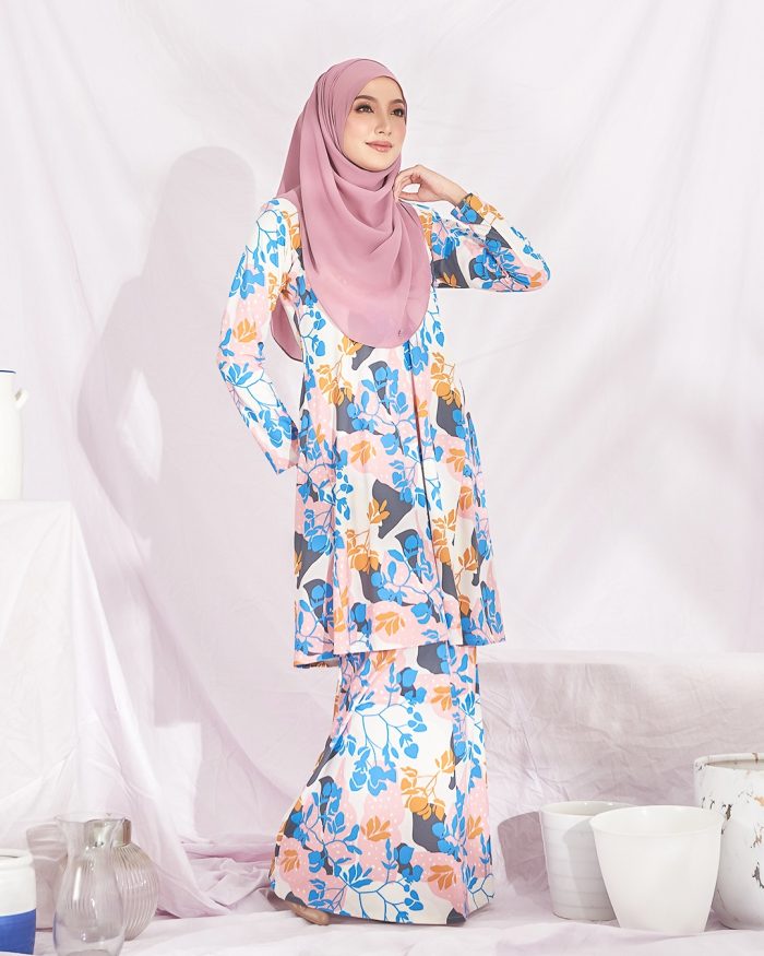 Baju Kurung Pahang Laura Printed – White Coral - Image 3