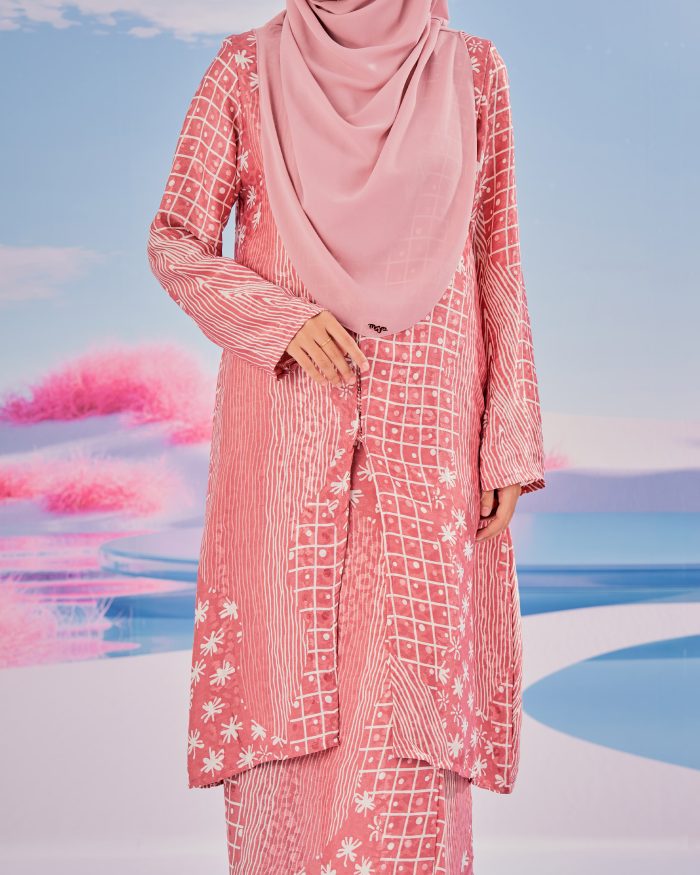 Baju Kebarung Batik Sultanah 7.0 - Aina Salmon Pink - Image 4