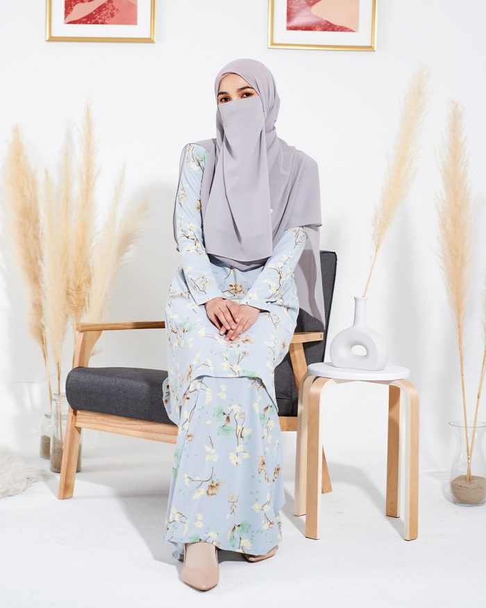 Baju Kurung Pahang Laura Printed 2.0 - Magnolia Blue - Image 3